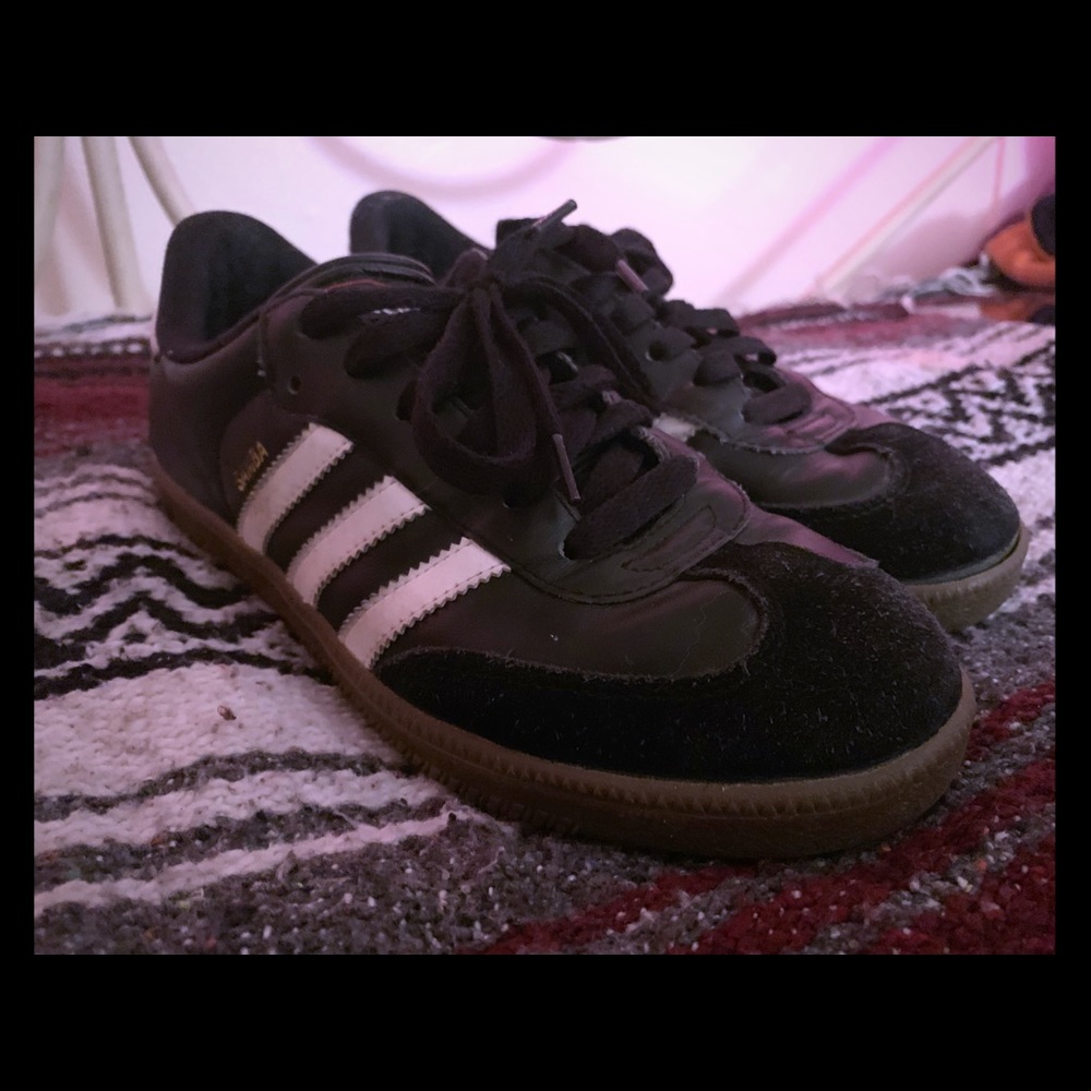 Adidas Classic Samba Retro/Vintage Soccer Shoe
